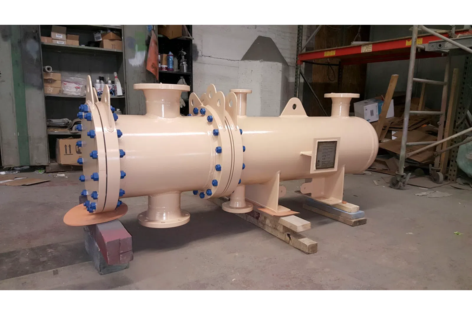 a few white and blue cylinders