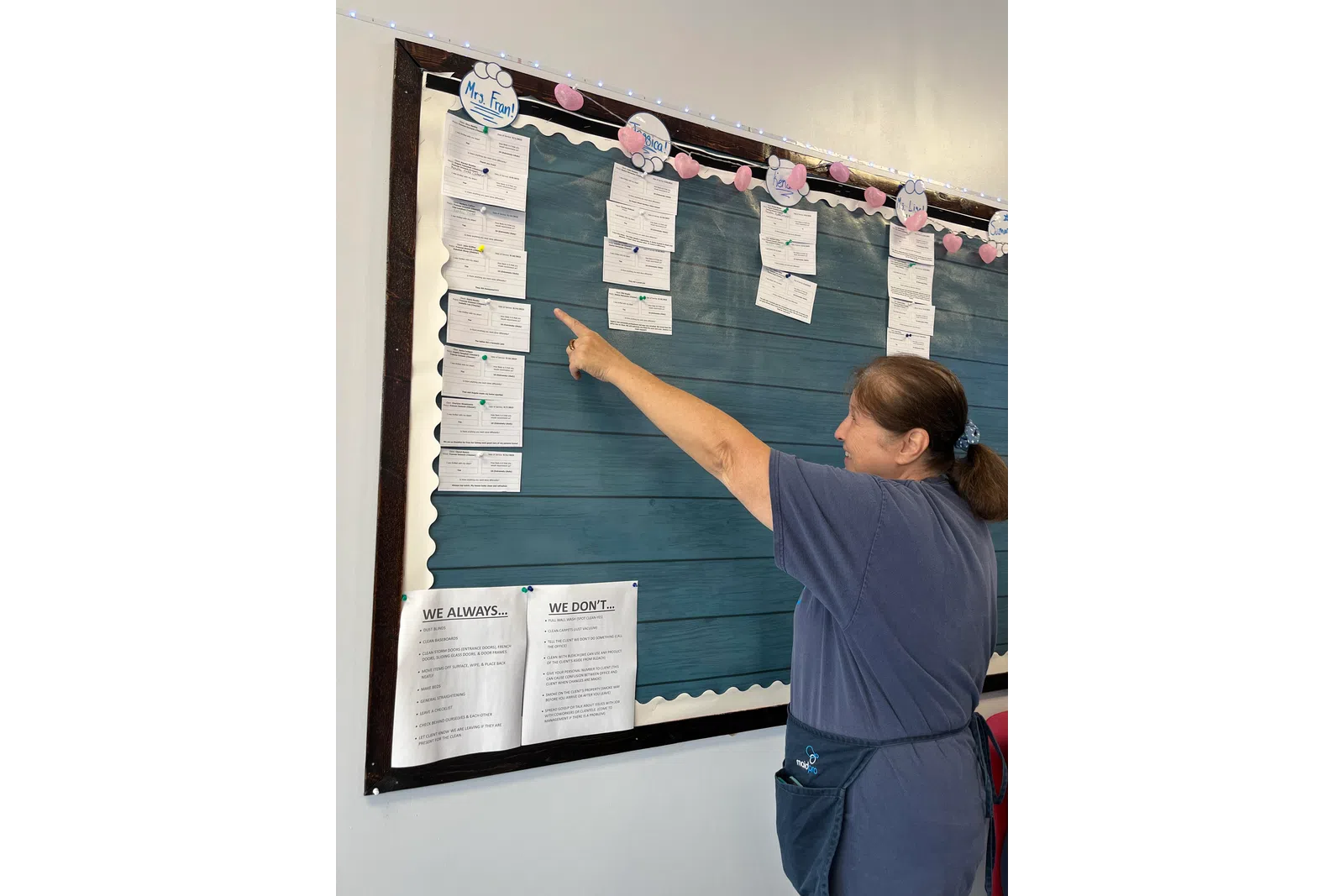 MaidPro Salisbury employee pointing to their cleaning schedule