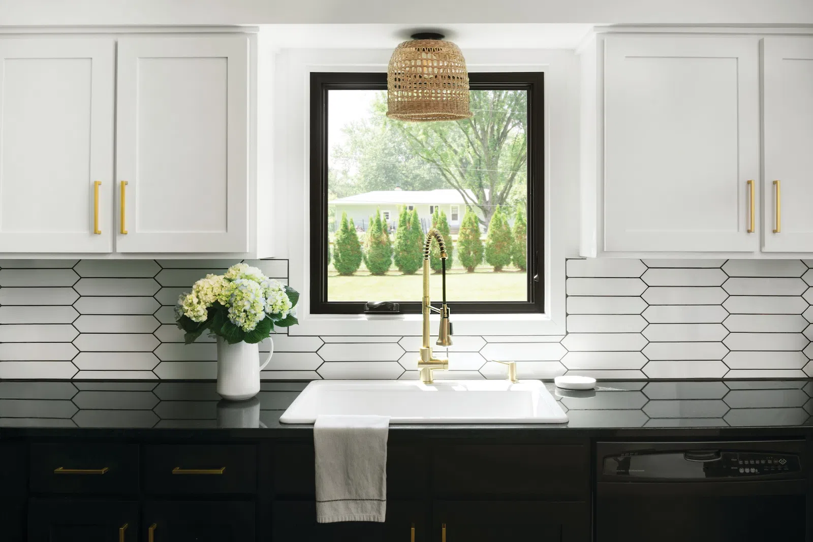 Easy-to-operate kitchen sink window with a view of Middle Tennessee greenery, featuring low-profile frames and energy-efficient glass.