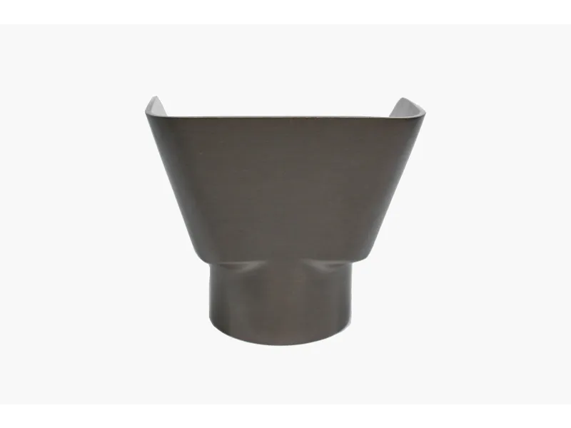 a black hat with a white background