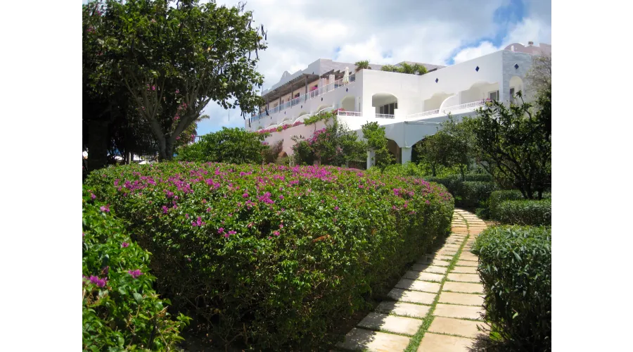 You say Sint Maarten, I say Saint-Martin