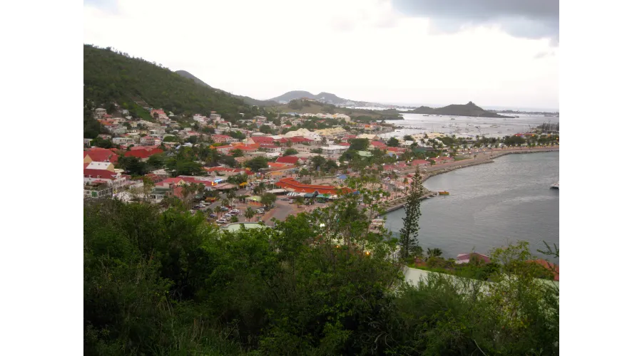 You say Sint Maarten, I say Saint-Martin