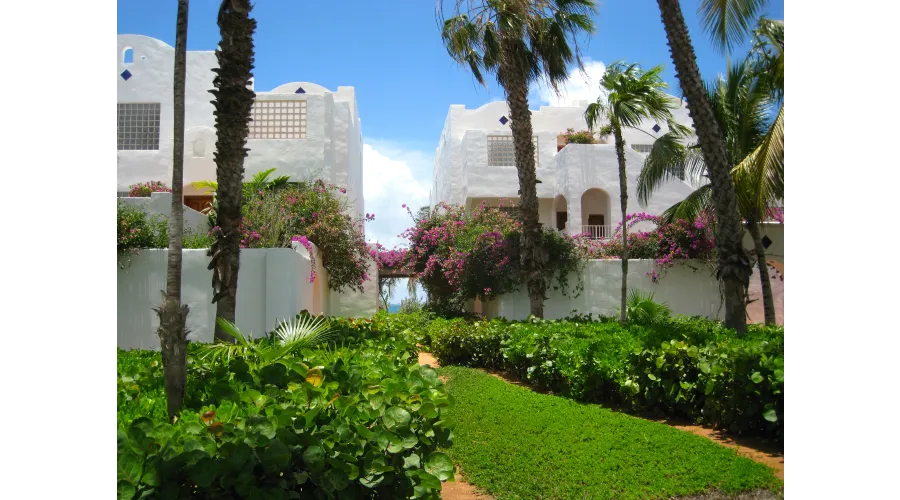 You say Sint Maarten, I say Saint-Martin