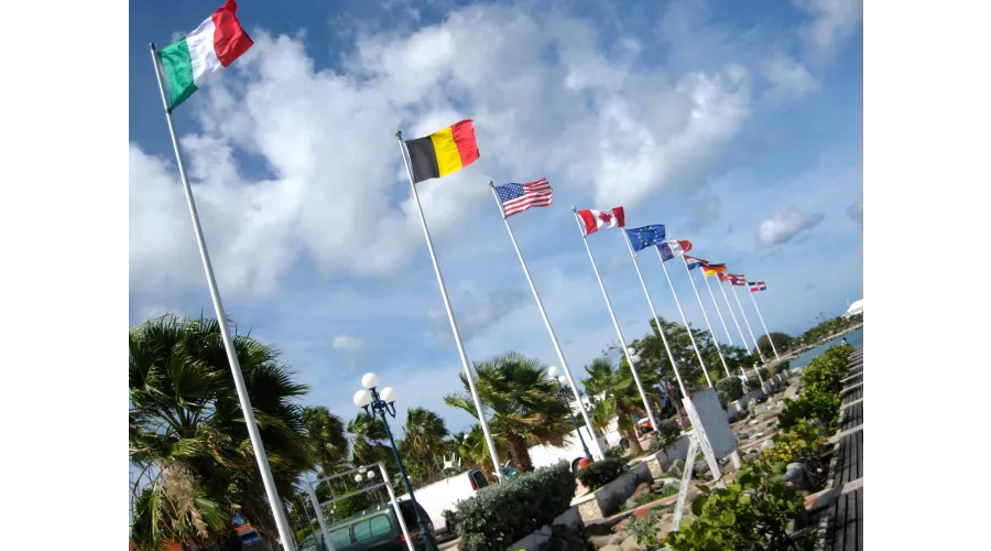 You say Sint Maarten, I say Saint-Martin