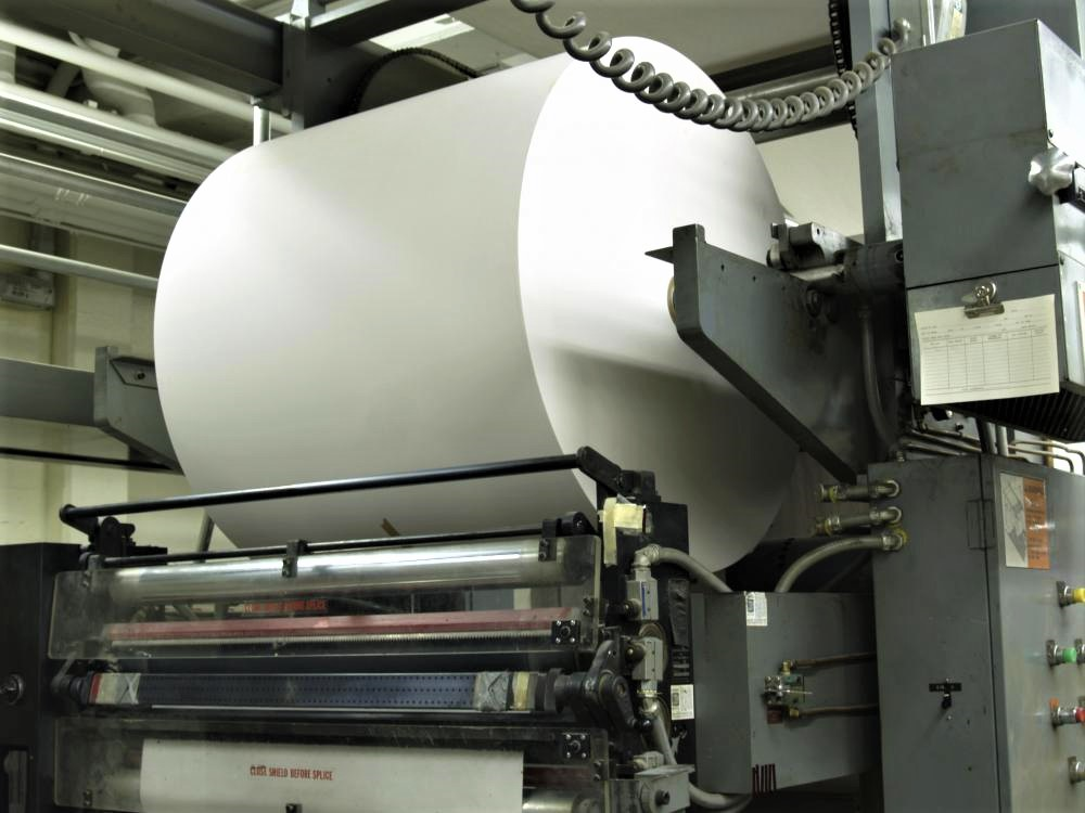 Web Offset Press with continuous roll of paper 
