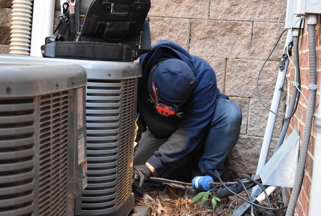Estes Services Technician repairing a Heat Pump in Midtown Atlanta