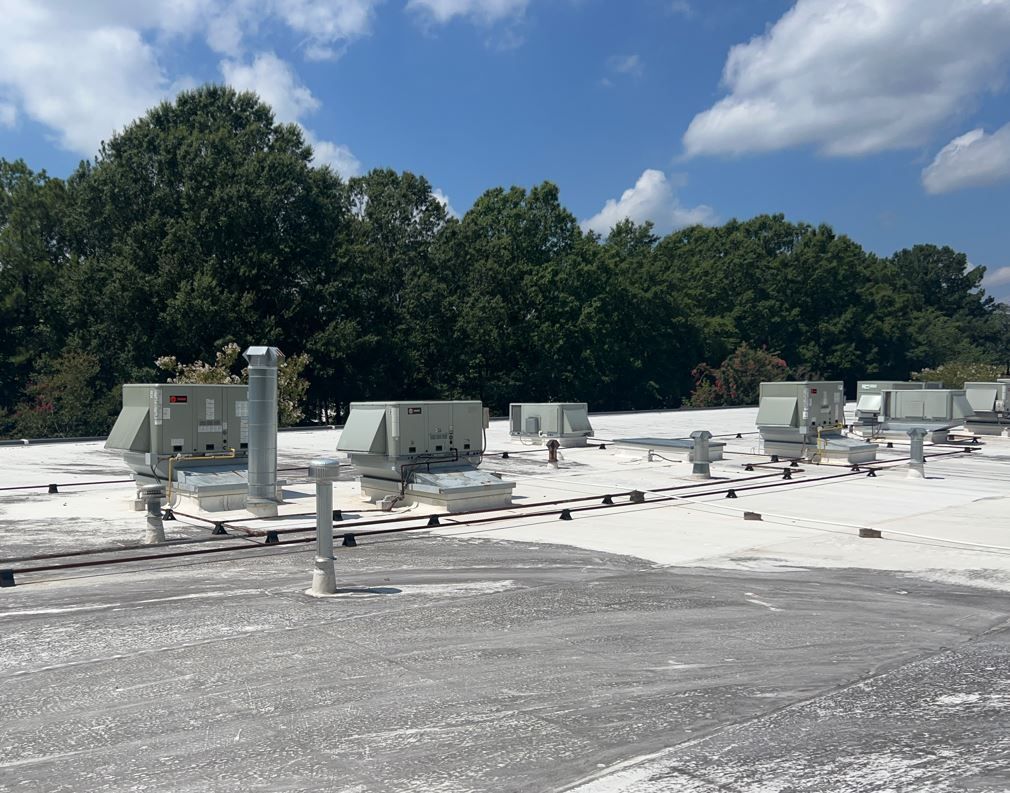 HVAC Commercial Equipment in a roof in Atlanta Georgia. Served by Estes Services