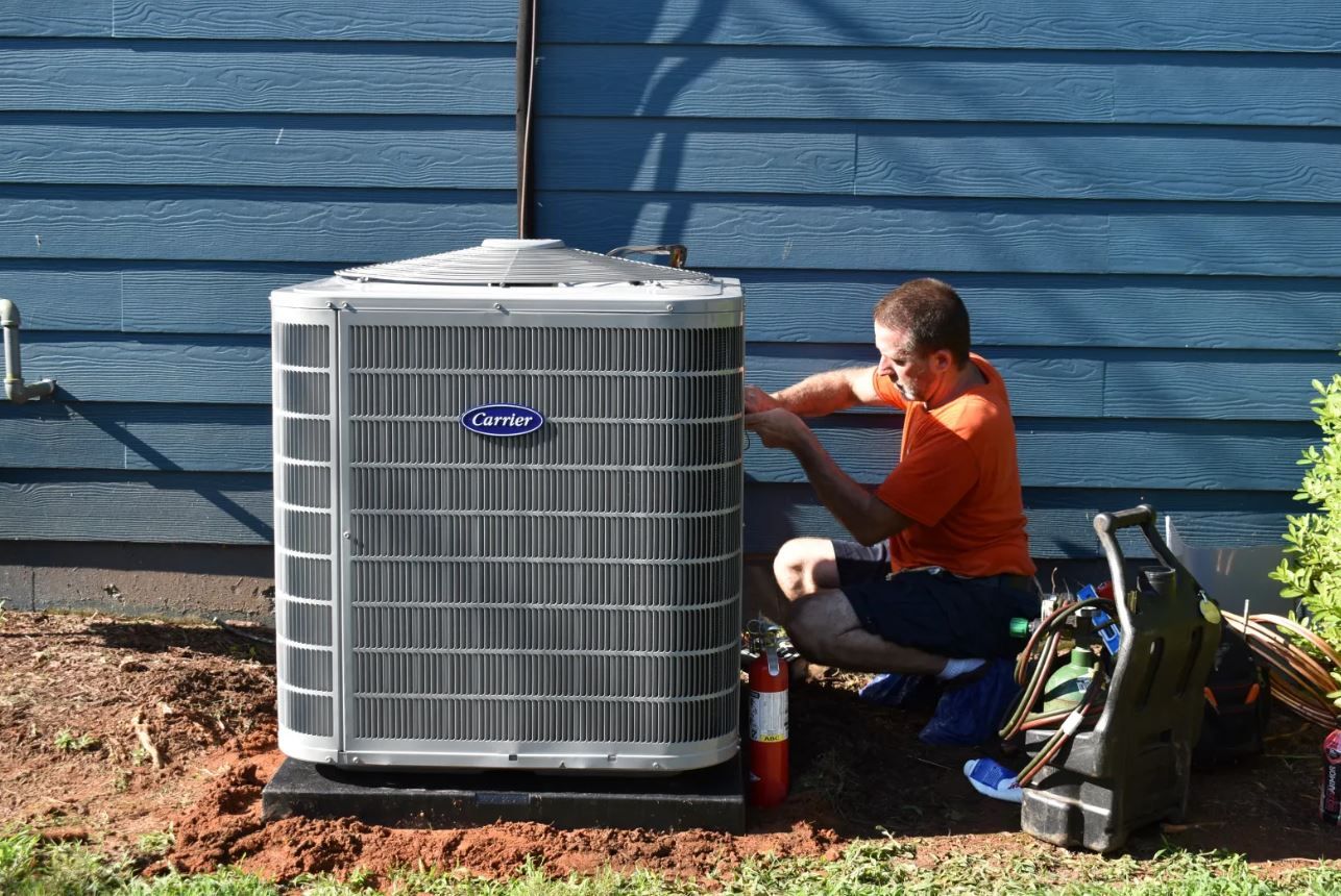 Estes Services Installing a Carrier Equipment