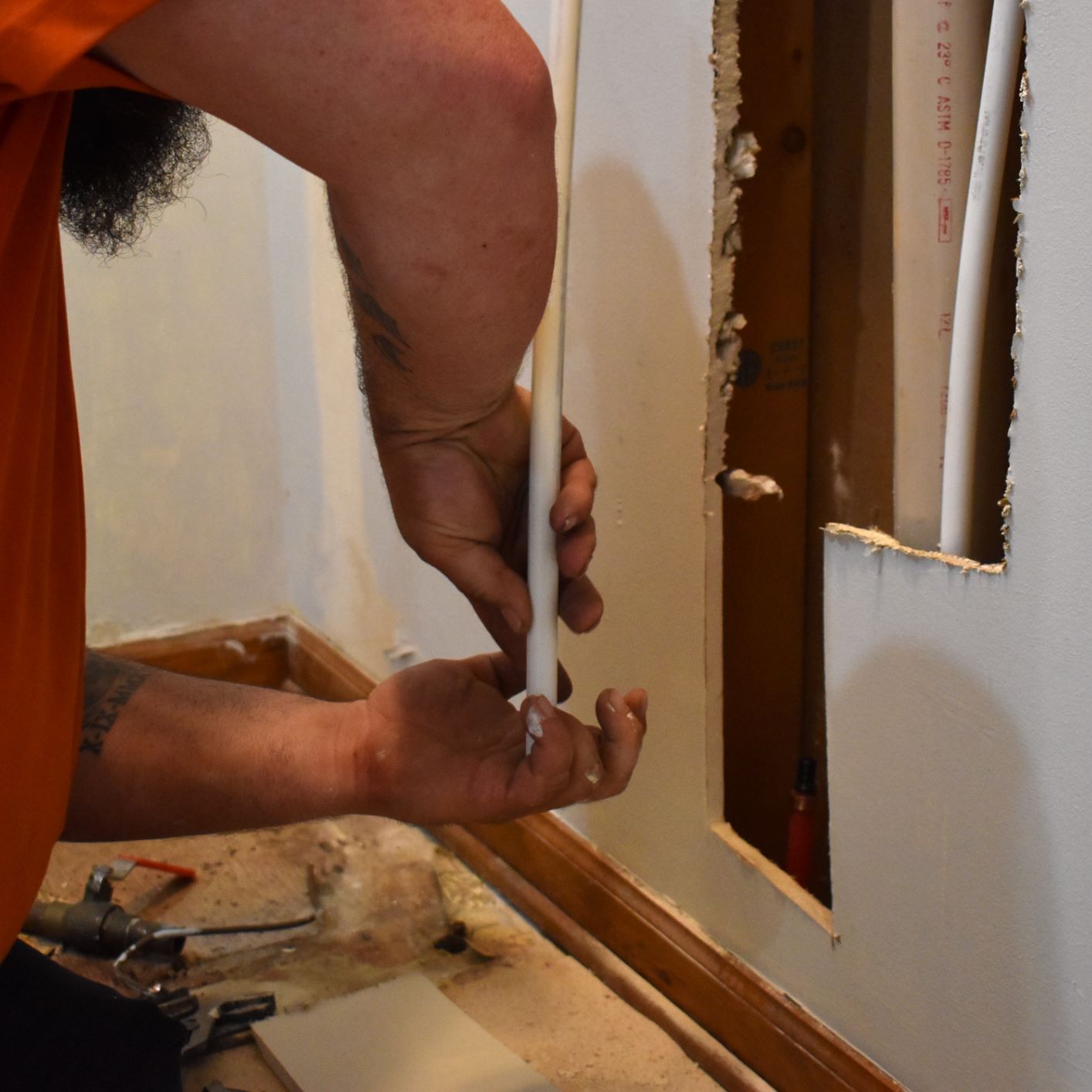 Estes Plumber fixing a water leak on the wall