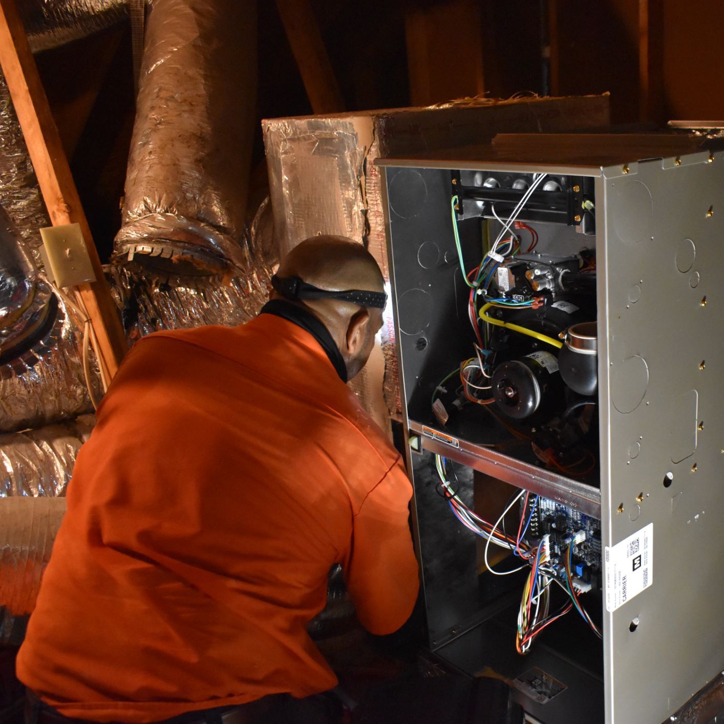 Estes Technician is revising electrical problems in the system