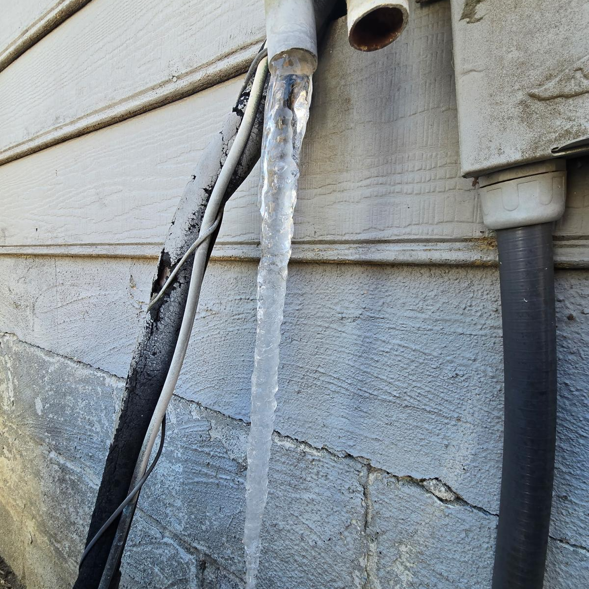 Frozen HVAC Line. Estes Services helping the customer