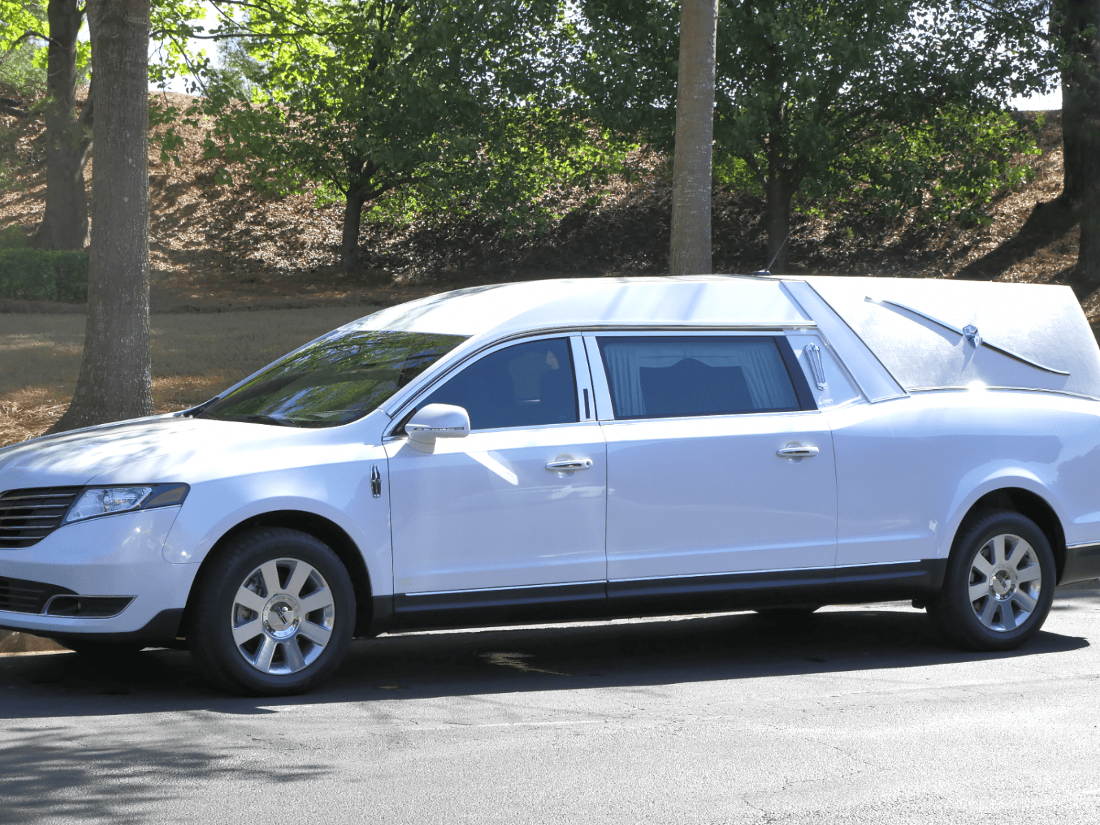 Lincoln Hearse Models: Which One Should You Choose?