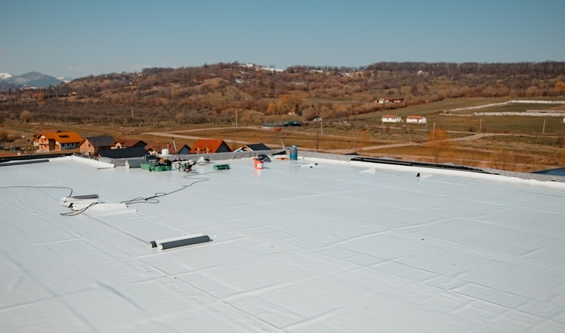 commercial roofing with rubber membrane