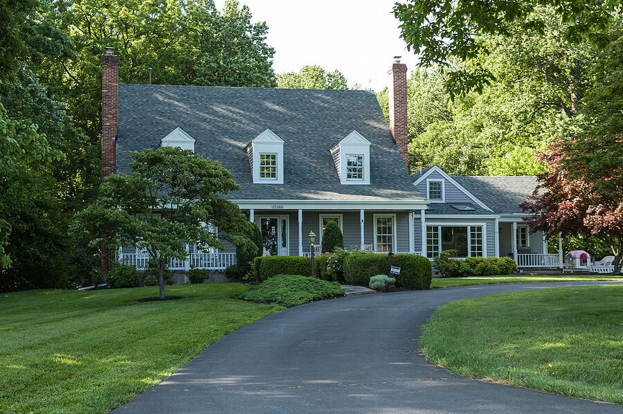 How to Choose the Best Siding Styles & Colors for a Colonial Home 