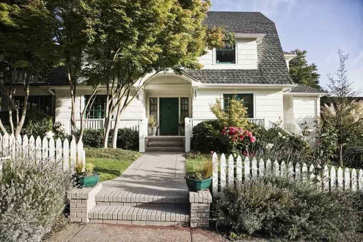 5 Signs It's Time to Repaint Your Home's Exterior