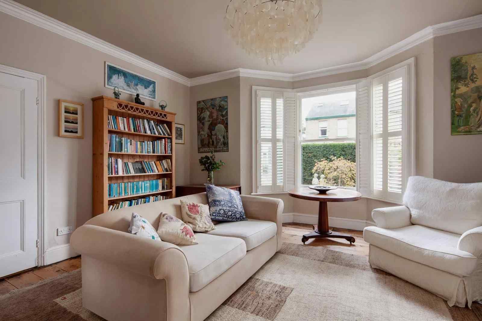 Bay Windows vs. Bow Windows