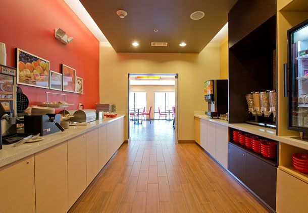 TownePlace Suites by Marriott Custom Breakfast Buffet Quartz