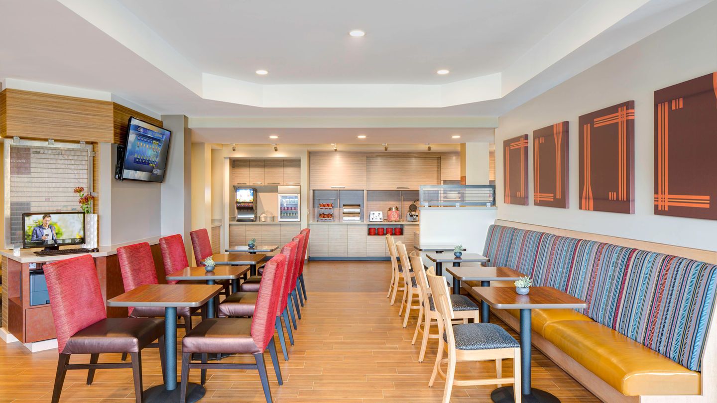 Marriott TownePlace Suites Breakfast Area Millwork