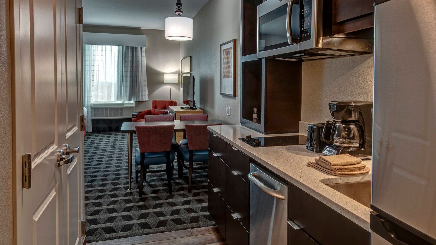 Marriott TownePlace Suites Guestroom Millwork and Quartz