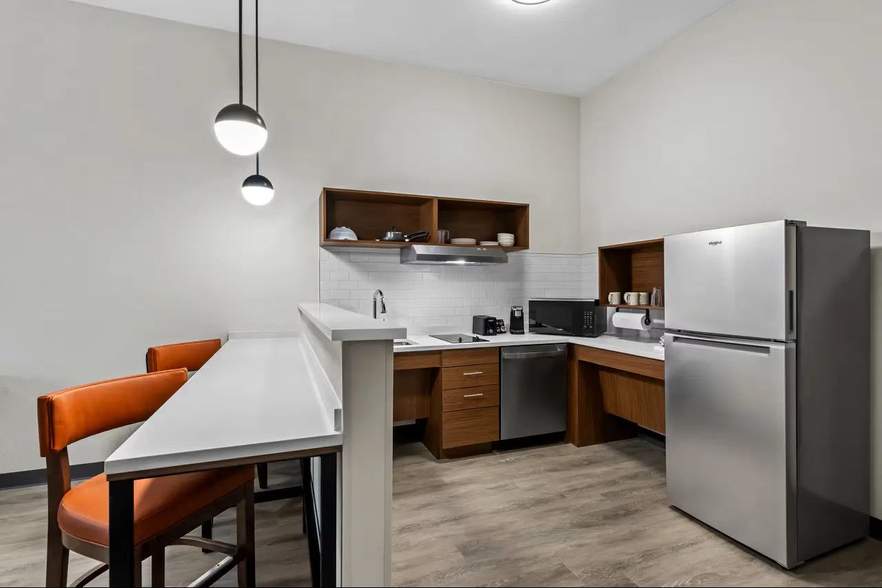 Everyhome Suites by Choice Custom Kitchen Cabinets and Breakfast Bar Quartz