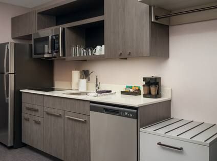 Homewood Suites by Hilton Custom Kitchen Cabinetry and Quartz Countertops