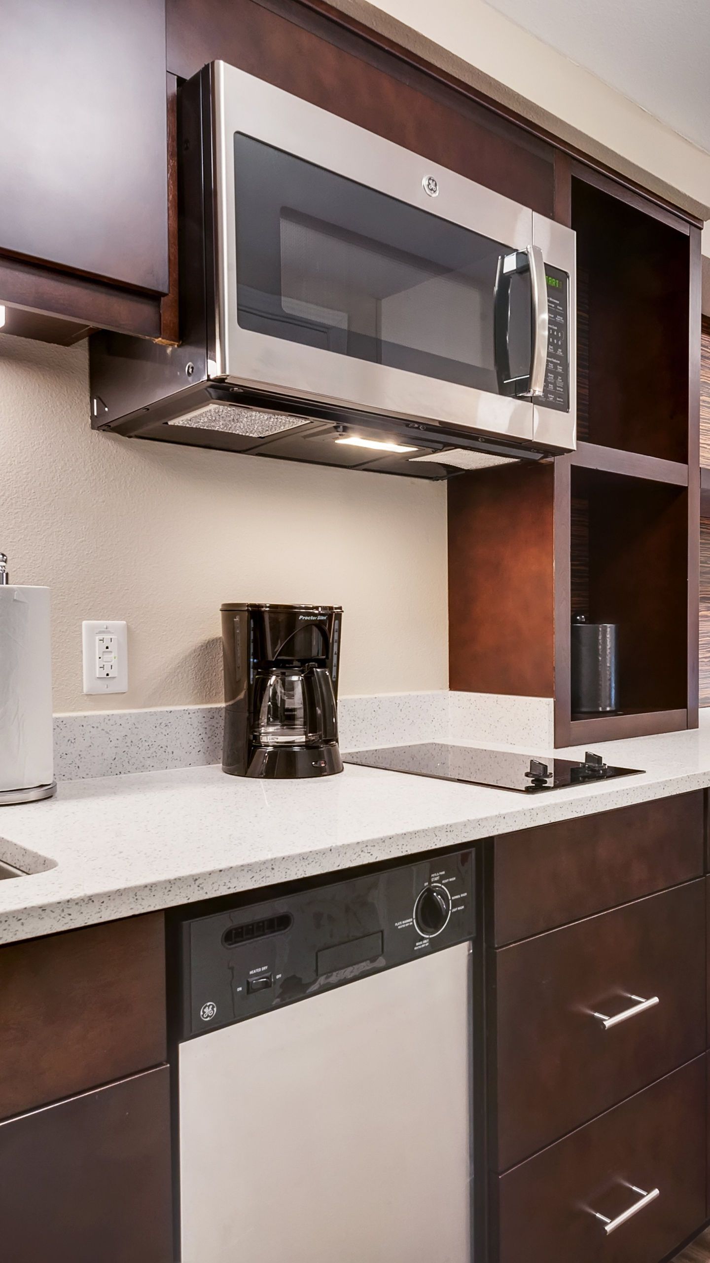 Marriott TownePlace Suites Custom Kitchen Cabinetry and Counters