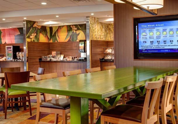 Fairfield Inn & Suites by Marriott Breakfast Area Millwork