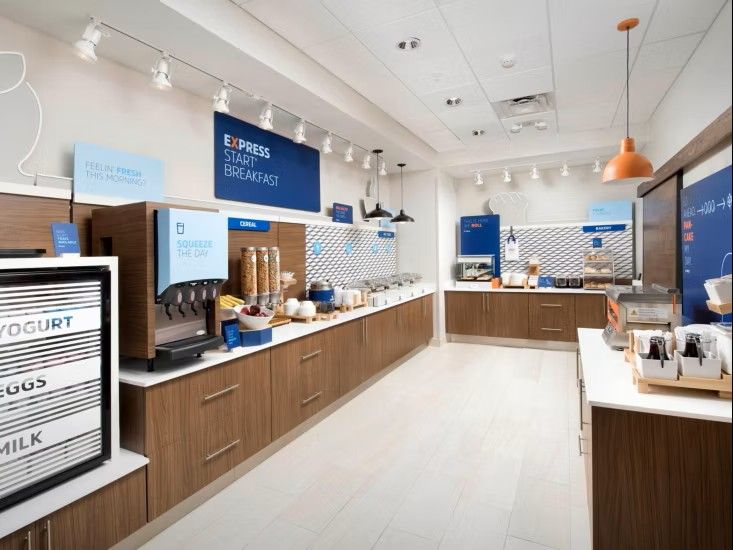 Holiday Inn Express Custom Breakfast Area Millwork and Quartz