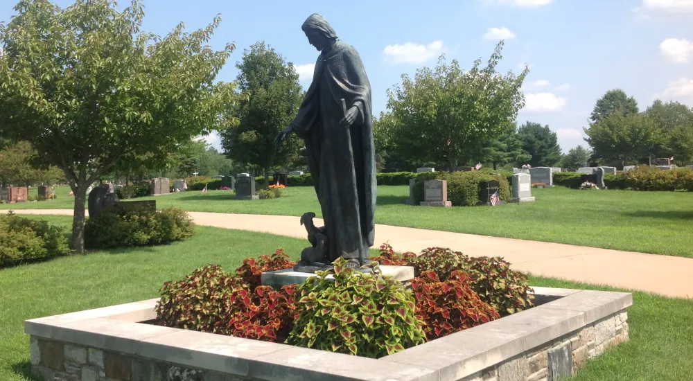 a statue of a man in a garden