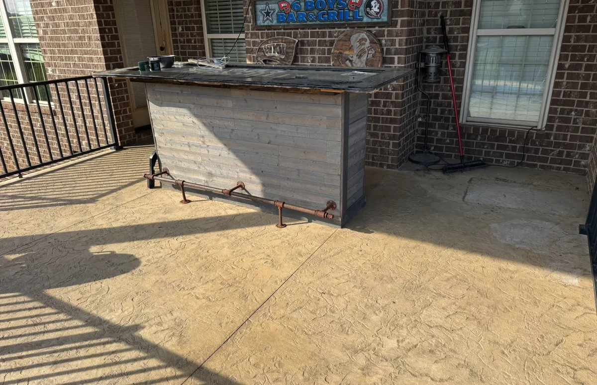 porch with bar before