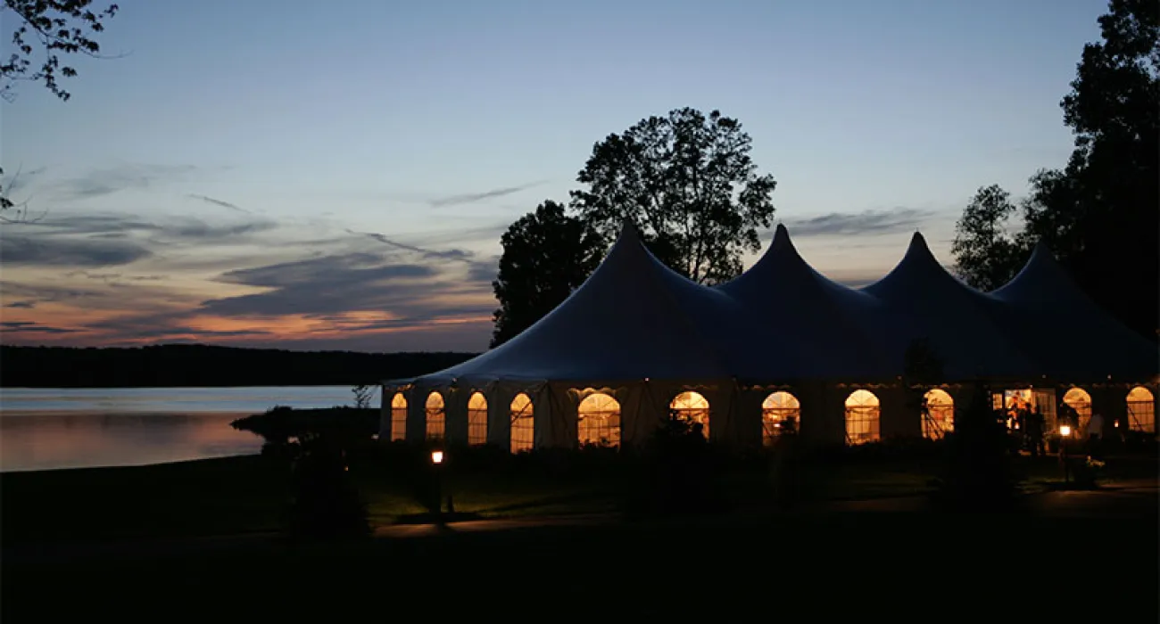 Top 5 Tenting Tips For Planning An Outdoor Holiday Party  
