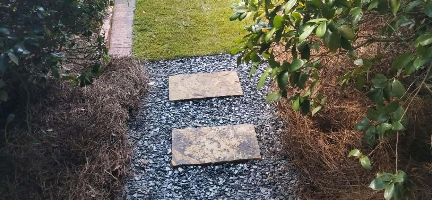 mini slate chip with brown stone steppers