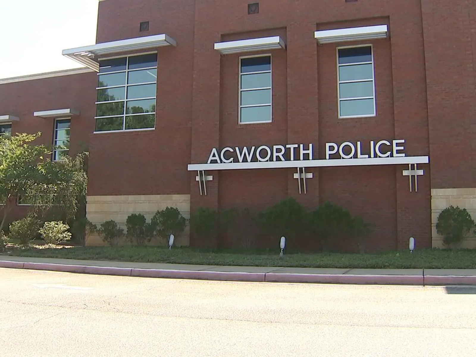 Exterior view of Acworth Police Department building