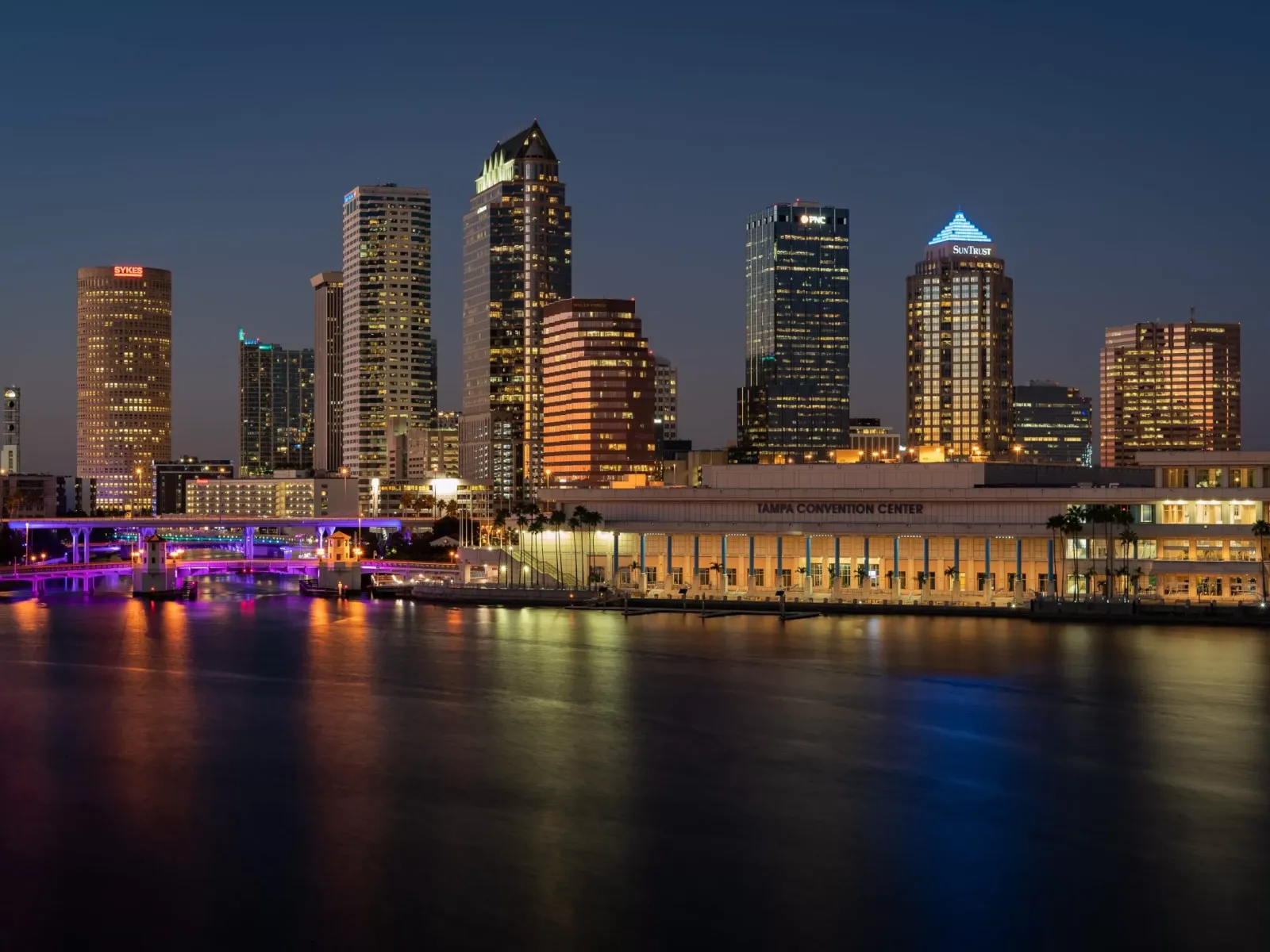 a city skyline at night