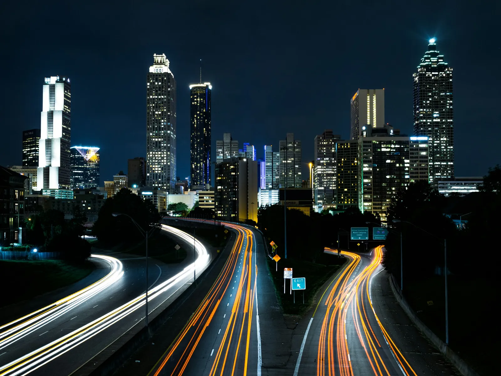 a city skyline at night