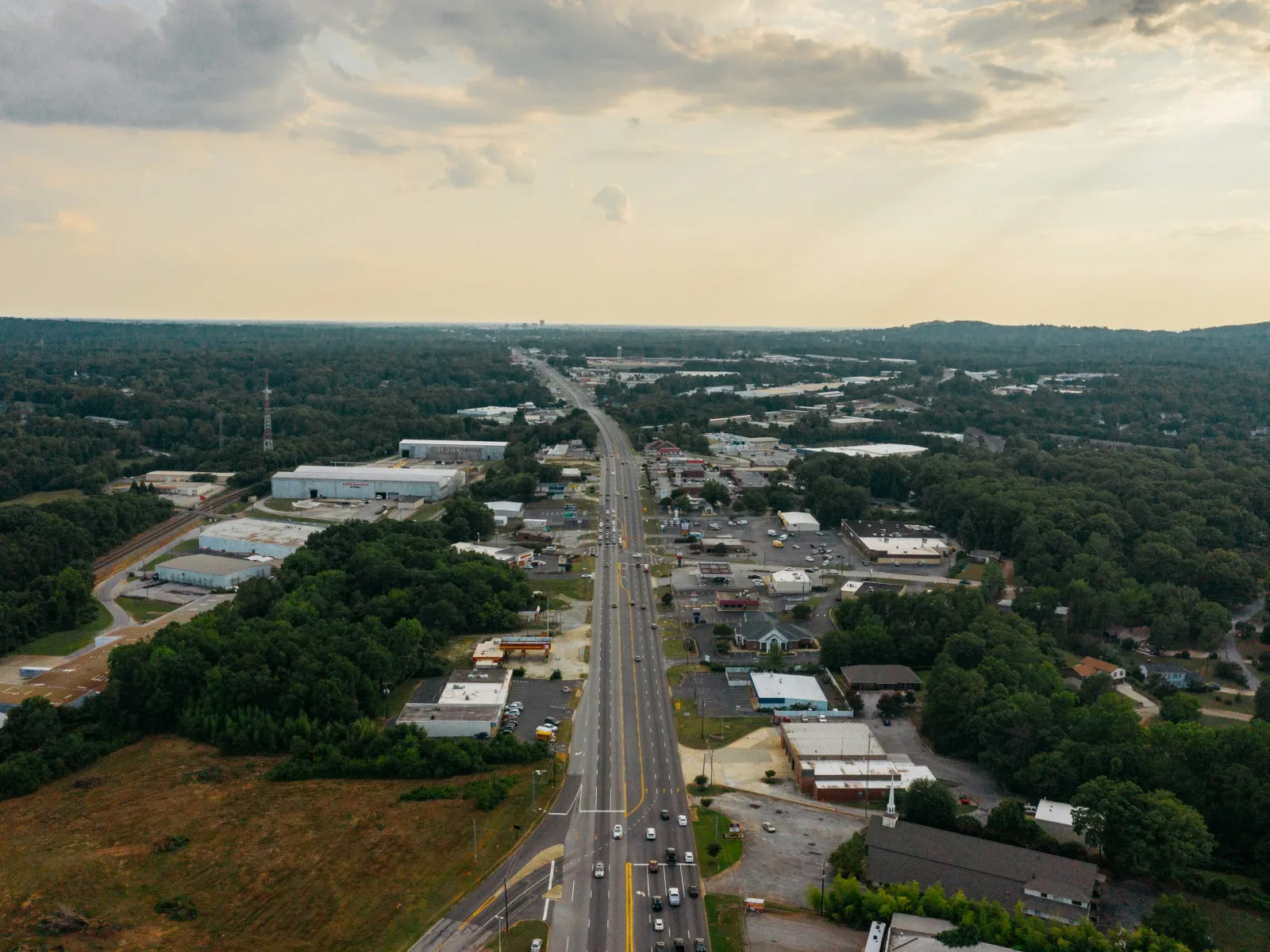 LunsPro’s certified inspectors are available 7 days a week to serve Gainesville, Georgia and surrounding areas in Hall County. We proudly perform property inspections in nearby communities such as Oakwood, Flowery Branch, Lula, and Clermont.  Our Gainesville-area professional home inspections include a comprehensive structural and mechanical evaluation of resale homes, covering the foundation, interior, exterior, roof, attic, plumbing, electrical, HVAC, water heater, and more. We conduct highly accurate 48-hour radon testing in Gainesville. Additionally, termite, pest, and rodent evaluations are performed by a separate licensed pest inspector. We also offer mold testing, stucco inspection, and sewer line evaluations in the Gainesville area. Our services extend beyond residential properties; we also specialize in new construction and commercial property inspections throughout Gainesville and nearby areas.
