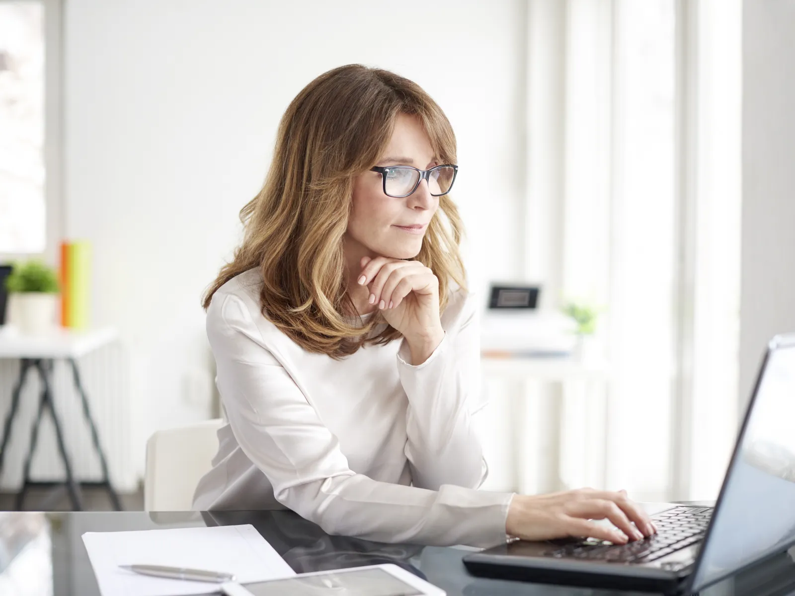 A woman looking at a divorce checklist to prepare for divorce.