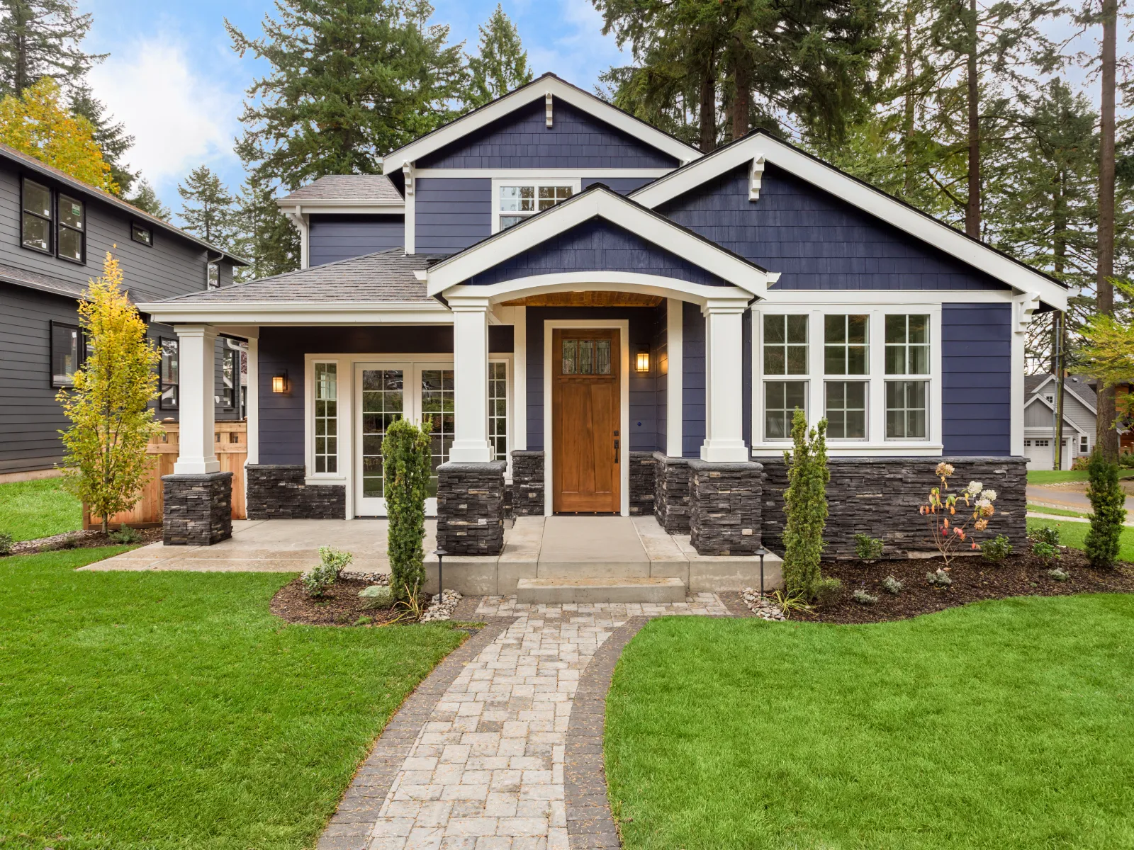 One spouse can decide to keep the home in a divorce