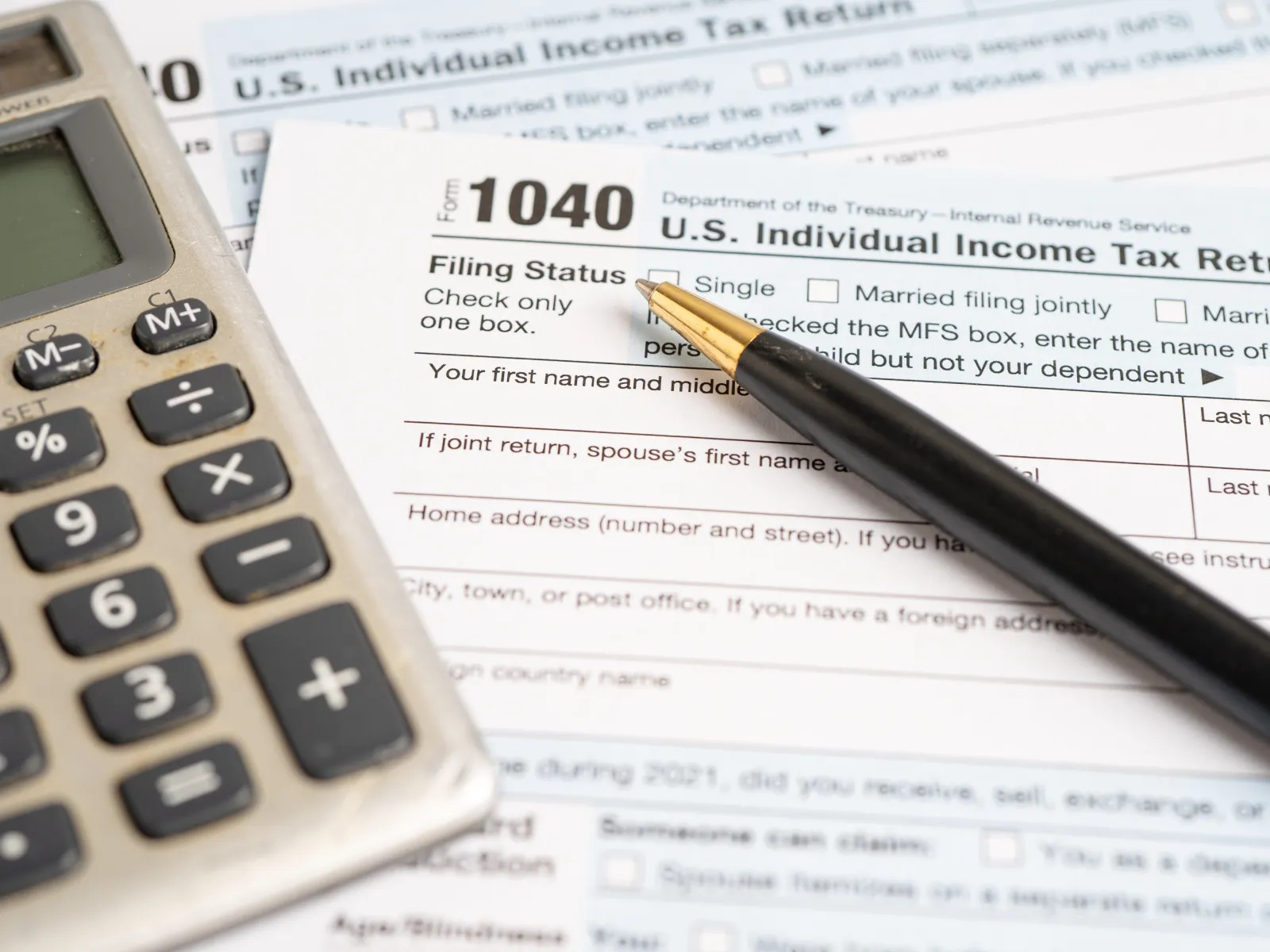 Thinking about alimony payments while doing your taxes