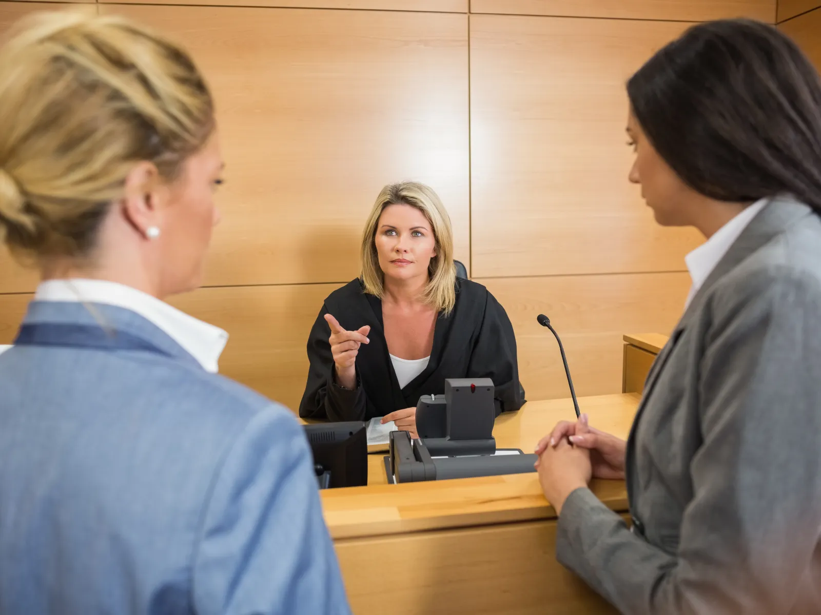 Taking the proper trial procedures for a divorce case.