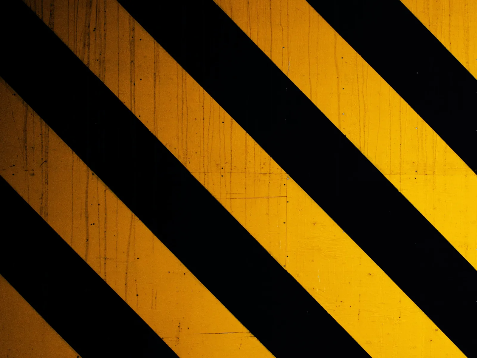 a yellow and black triangle