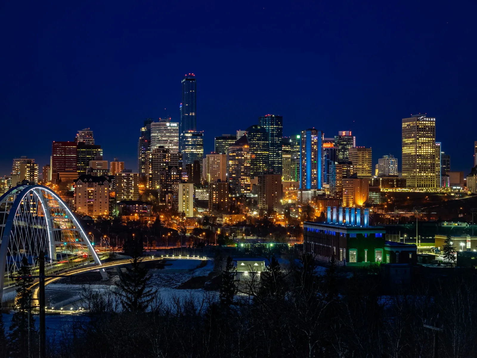 a city skyline at night