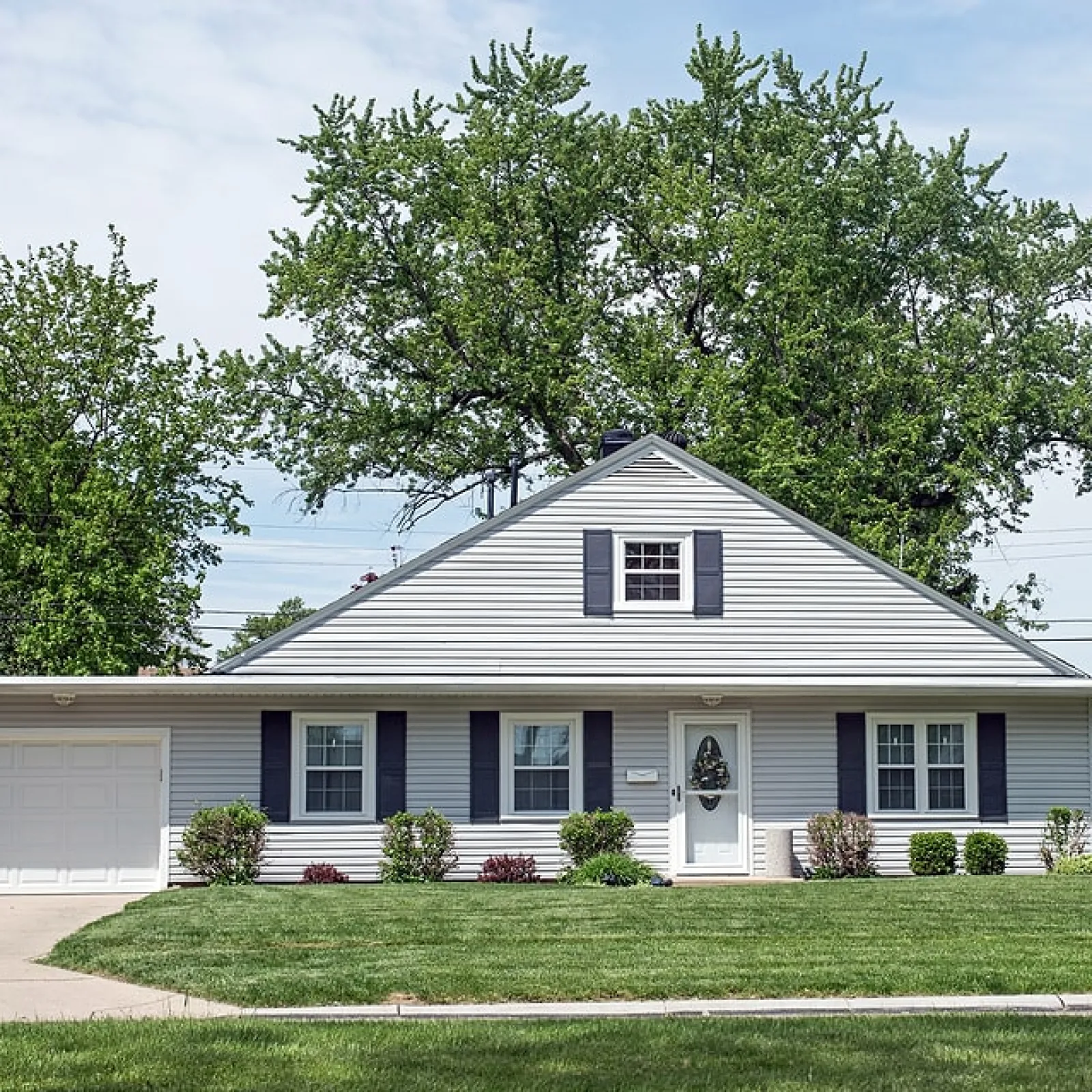 Can you paint aluminum siding yes but follow these rules 