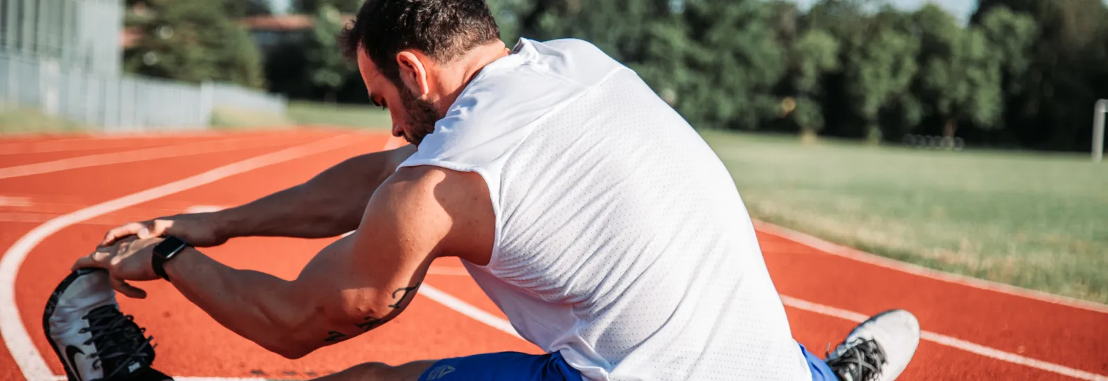 When should you see a sports medicine doctor about your pain?