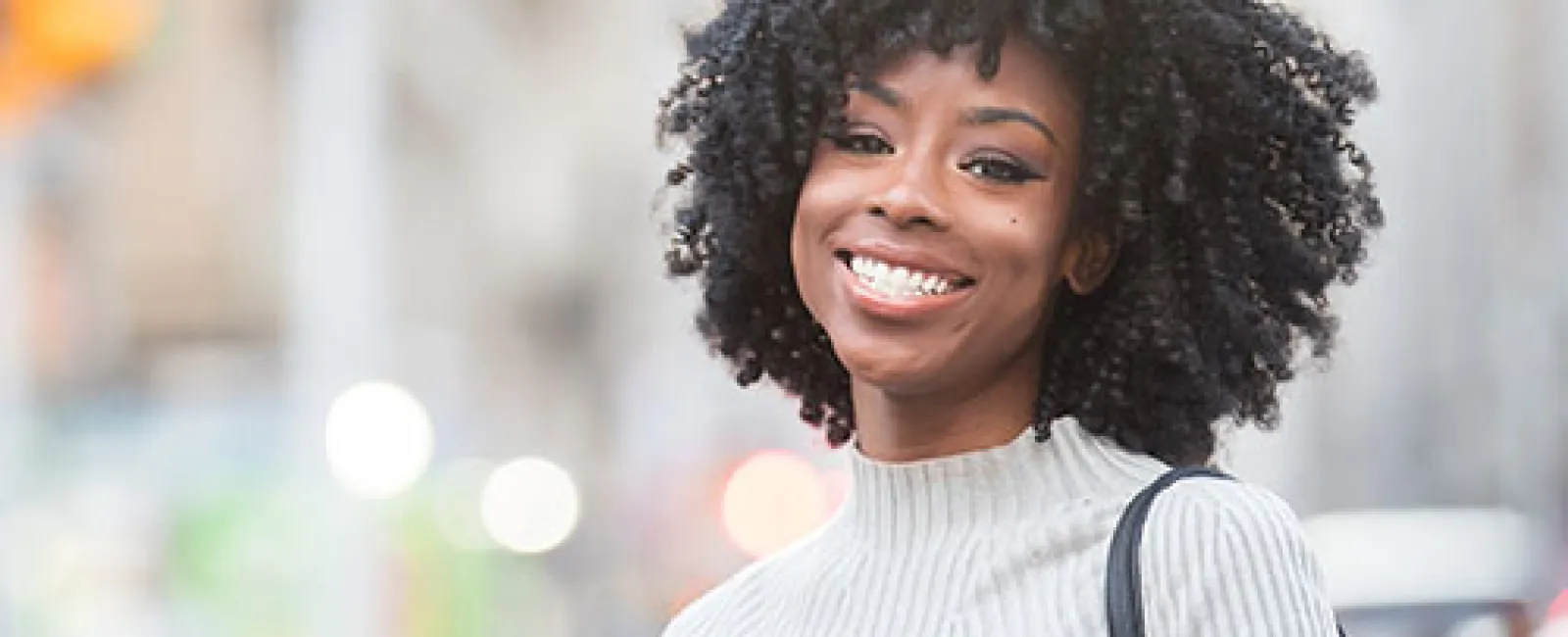 Choosing Between Dental Veneers vs. Tooth Bonding