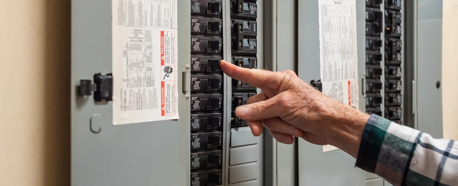 a hand pointing to a computer