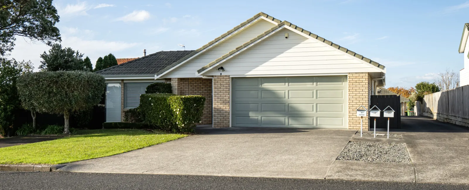 My Garage Door Won't Close: Troubleshooting & Tips