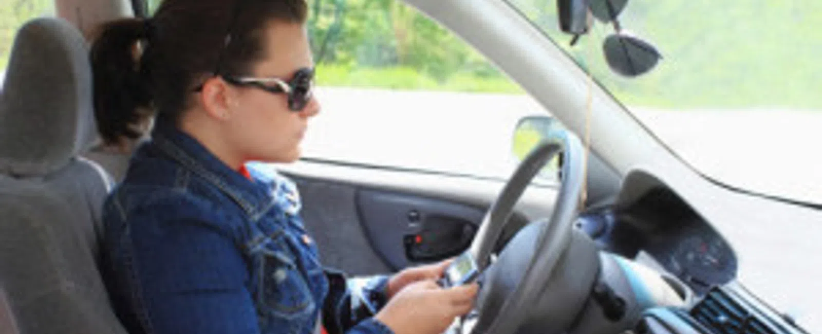 Teen Texting and Driving: A Comprehensive Guide For Parents