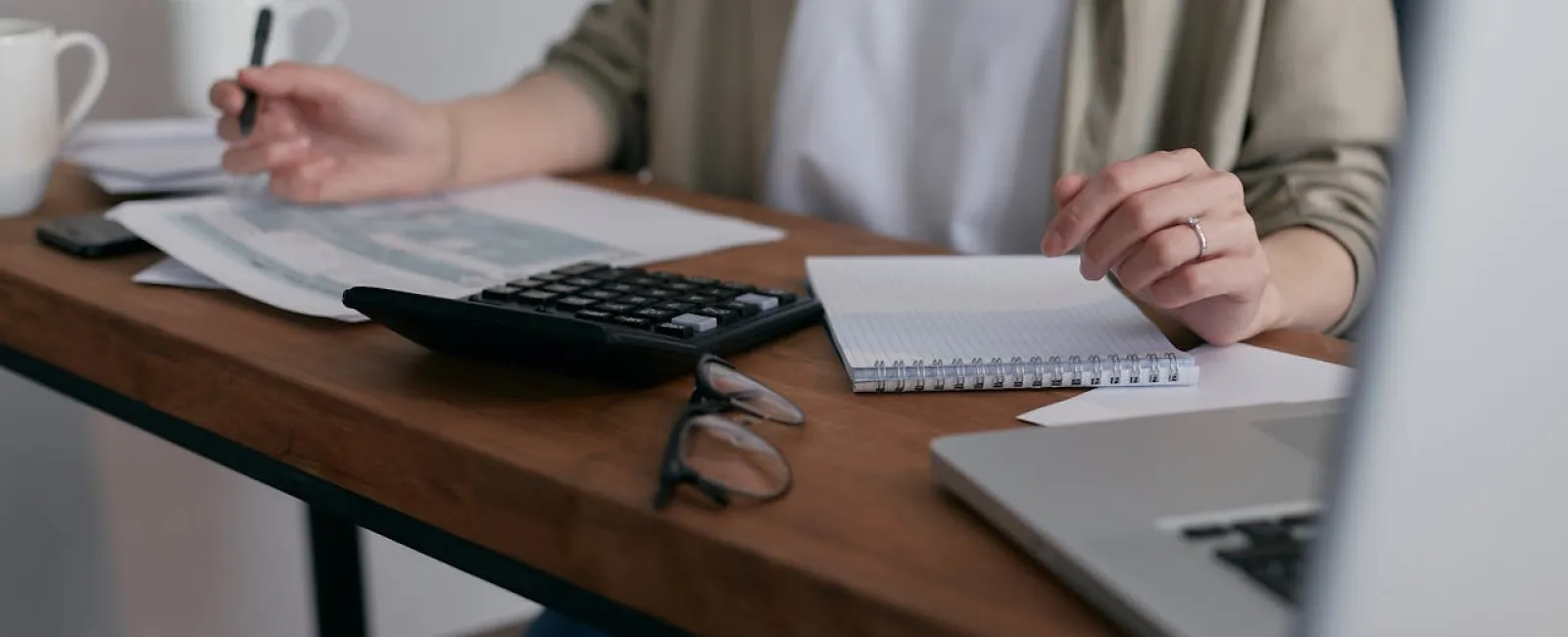 The Hidden Link Between Desk Jobs and Vein Disease: What Office Workers Need to Know