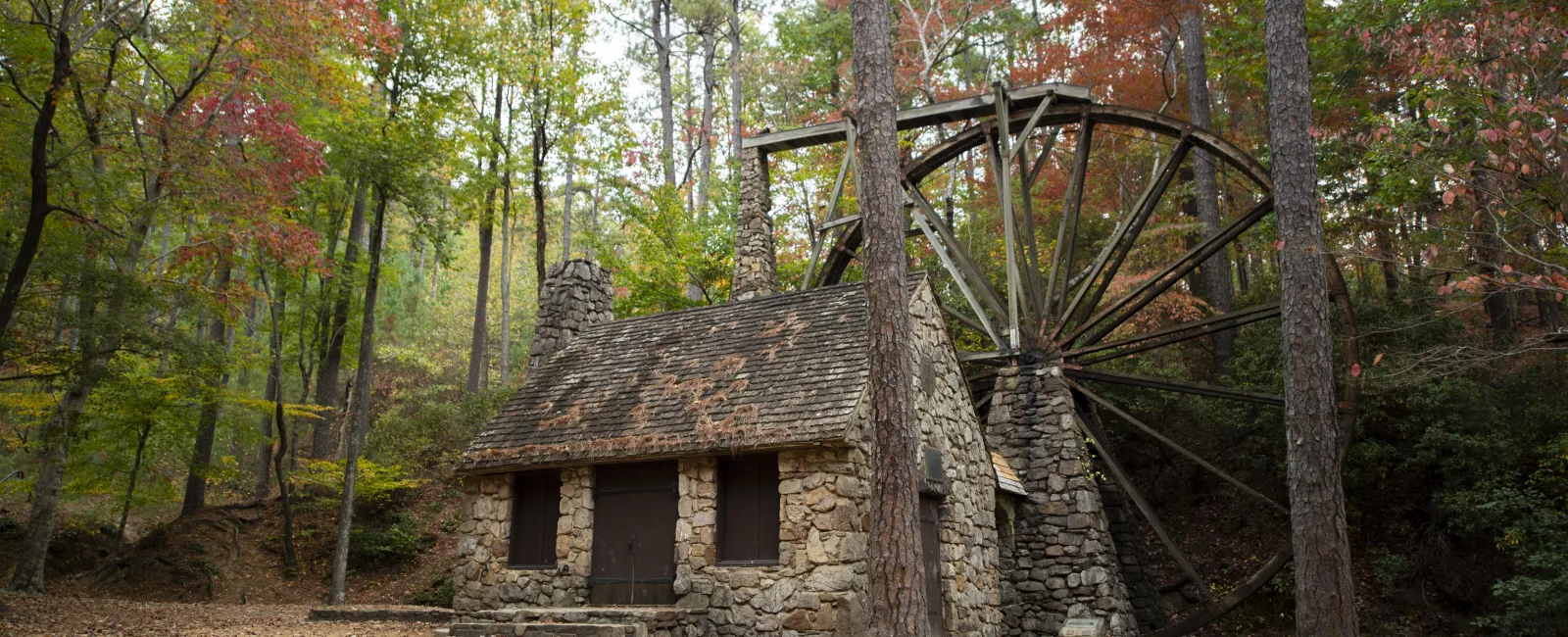 a log cabin in the woods